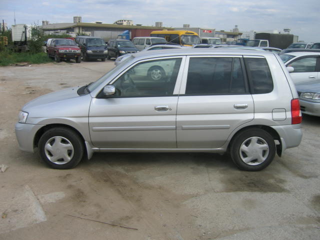 2001 Mazda Demio Photos
