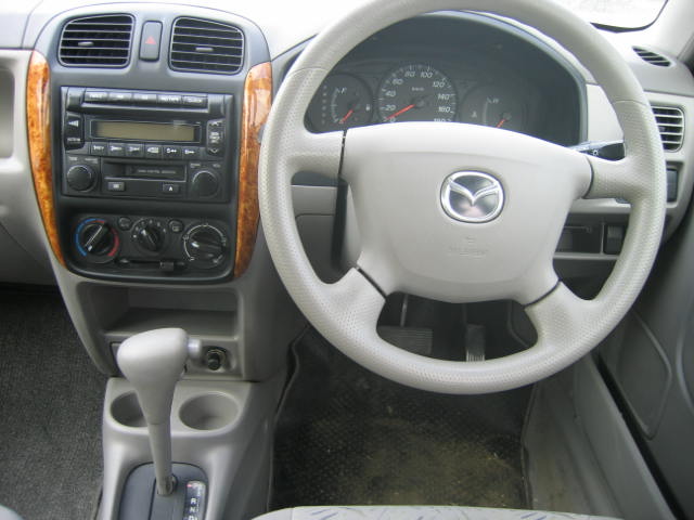 2001 Mazda Demio Photos