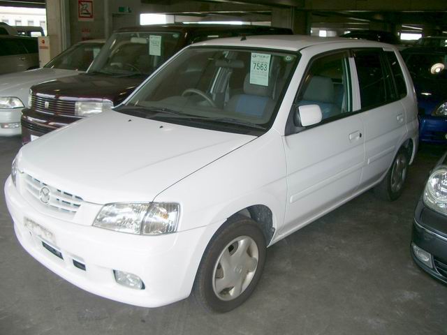 2001 Mazda Demio Photos