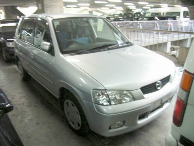 2001 Mazda Demio Photos