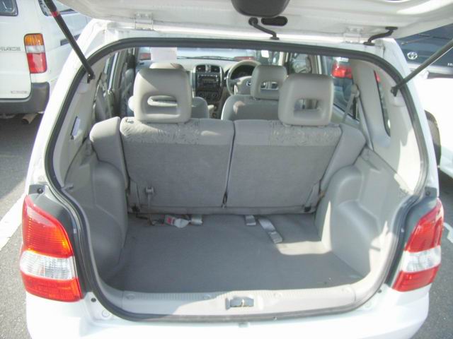 2001 Mazda Demio Images