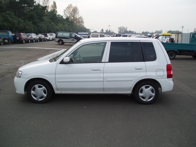 2001 Mazda Demio Pics