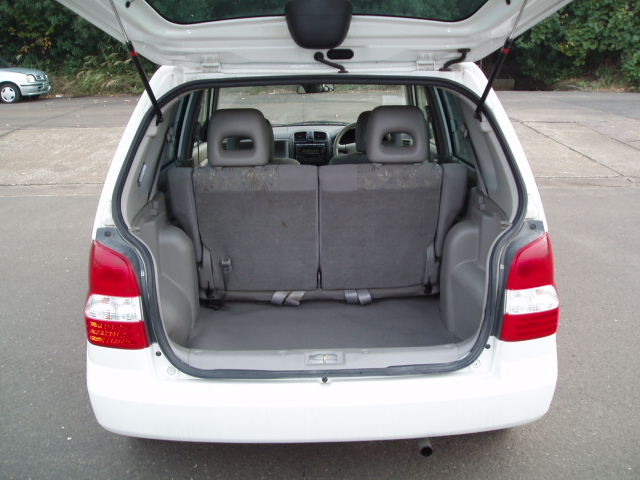 2001 Mazda Demio Photos