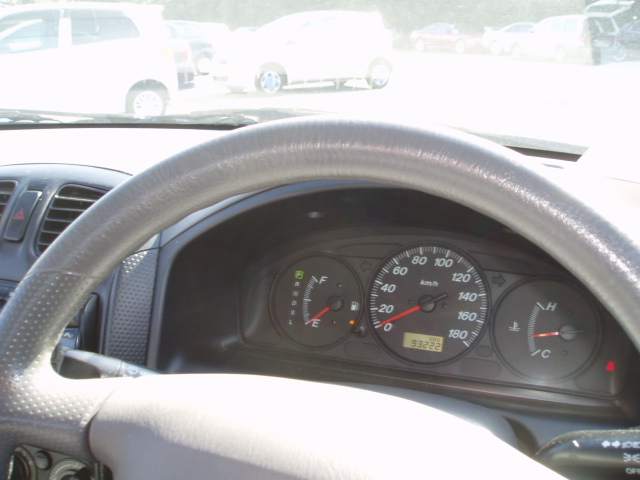 2001 Mazda Demio Images