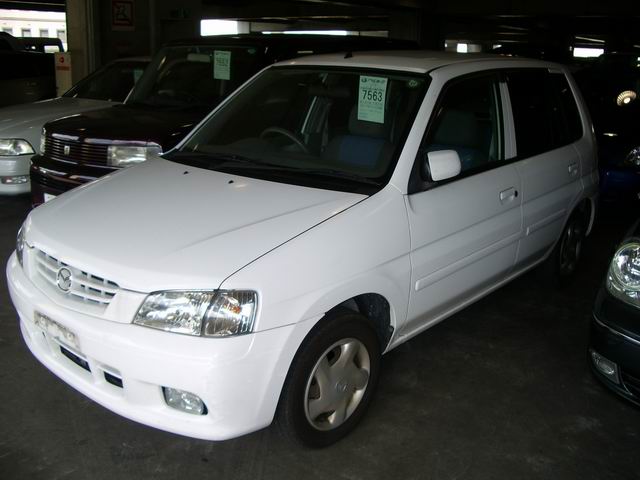 2001 Mazda Demio Pictures