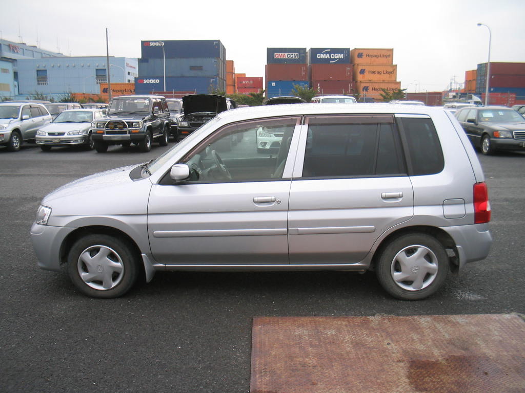 2001 Mazda Demio Photos
