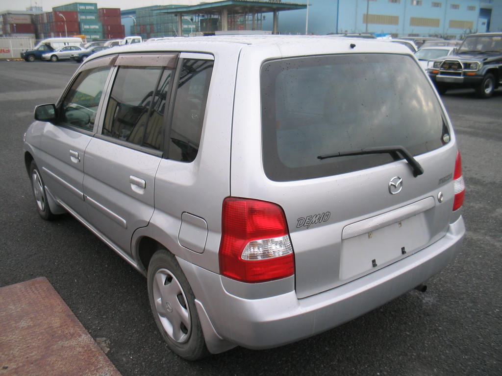 2001 Mazda Demio Photos