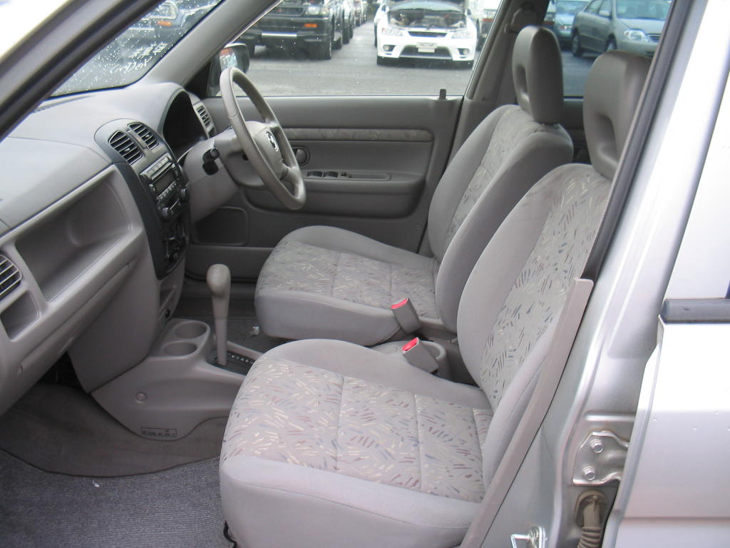 2001 Mazda Demio Photos