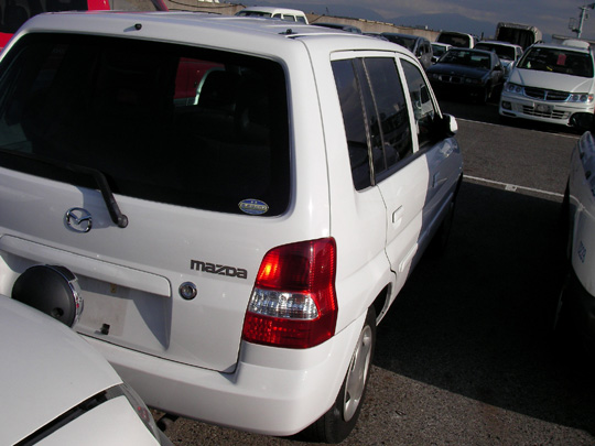 2001 Mazda Demio Photos