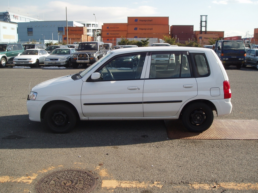 2001 Mazda Demio Photos