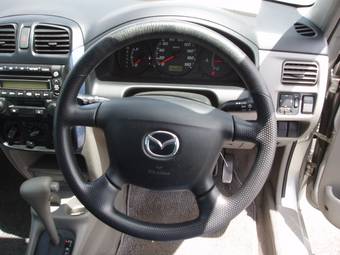 2001 Mazda Demio Pictures