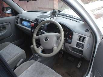 2001 Mazda Demio Pictures
