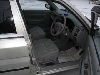 2001 Mazda Demio Pictures