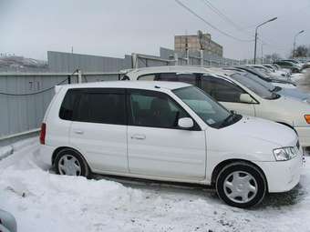 2001 Mazda Demio Photos