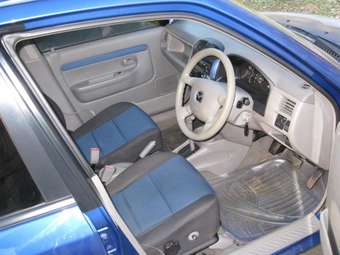 2001 Mazda Demio Pictures