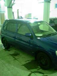 2001 Mazda Demio Photos