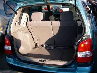 2001 Mazda Demio Pictures