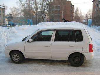 2001 Mazda Demio Photos