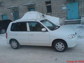 2001 Mazda Demio Pictures
