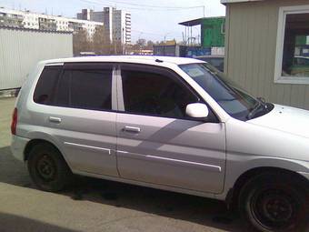 2001 Mazda Demio Photos