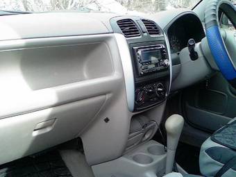 2001 Mazda Demio Pics