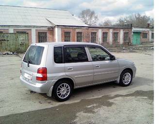 2001 Mazda Demio Photos