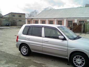 2001 Mazda Demio Photos