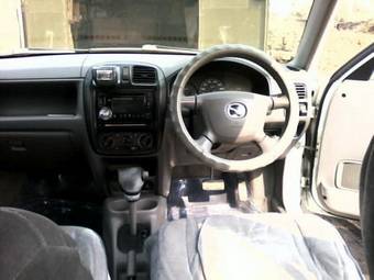 2001 Mazda Demio Pictures