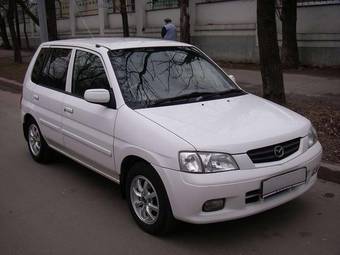 2001 Mazda Demio Photos