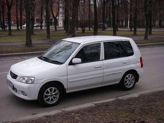 2001 Mazda Demio Photos