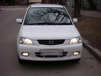 2001 Mazda Demio Photos