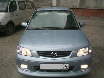 2001 Mazda Demio Photos