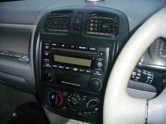 2001 Mazda Demio Photos
