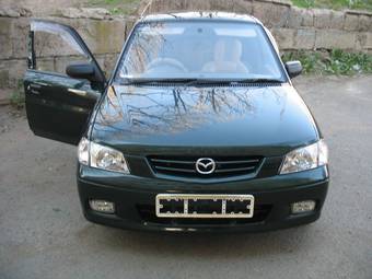 2001 Mazda Demio Photos