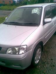 2001 Mazda Demio Pictures