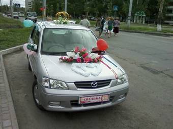 2001 Mazda Demio Photos