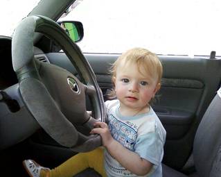2001 Mazda Demio Pictures