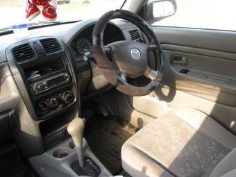 2001 Mazda Demio Pictures