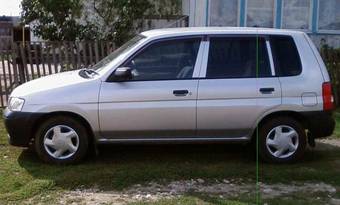 2001 Mazda Demio Photos