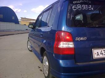 2001 Mazda Demio Pictures