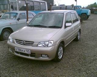 2001 Mazda Demio Photos