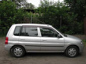 2001 Mazda Demio Photos