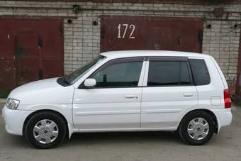 2001 Mazda Demio Photos