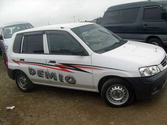 2001 Mazda Demio Photos
