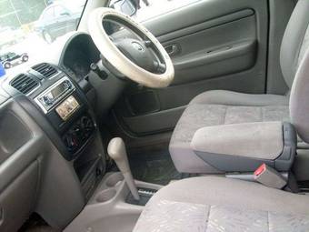 2001 Mazda Demio Photos