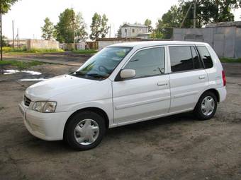 2001 Mazda Demio Photos