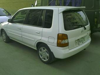 2001 Mazda Demio Pictures