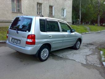 2001 Mazda Demio Photos