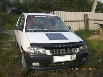 2001 Mazda Demio Pictures