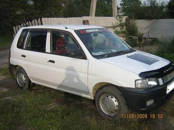 2001 Mazda Demio Photos